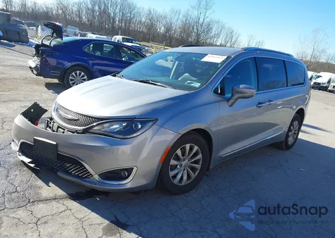 2019 Chrysler Pacifica Touring L z USA, uszkodzony, nr VIN 2C4RC1BG0KR749033